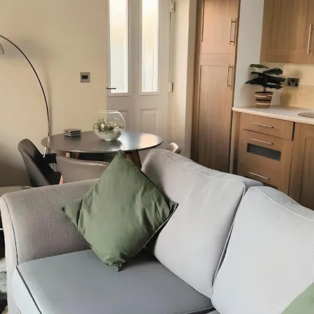 Elegant Retreat-stylish 1br Near Yorkshire شقة *